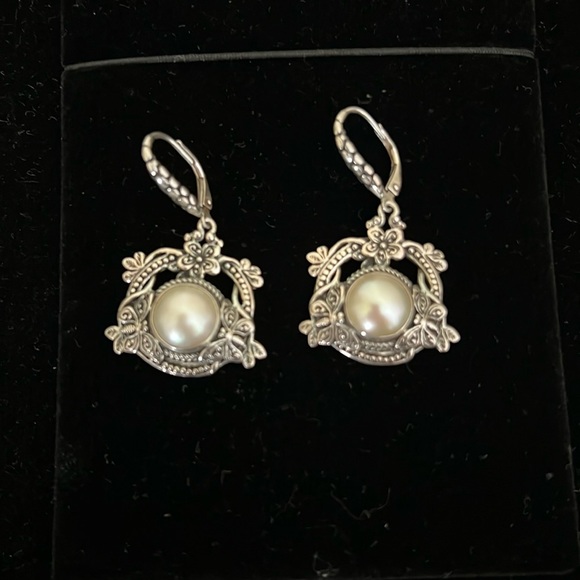 Luxury Artisan of Bali Pearl Dangle Earrings. Crafted of solid sterling silver. - Picture 1 of 6